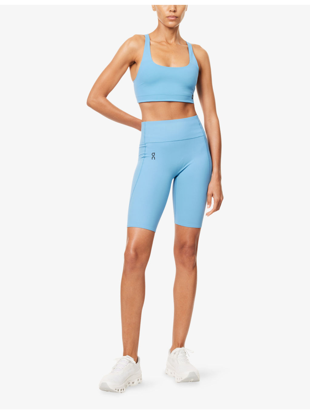 Studio Scoop-Neck Embossed-Logo Performance Bra - 2