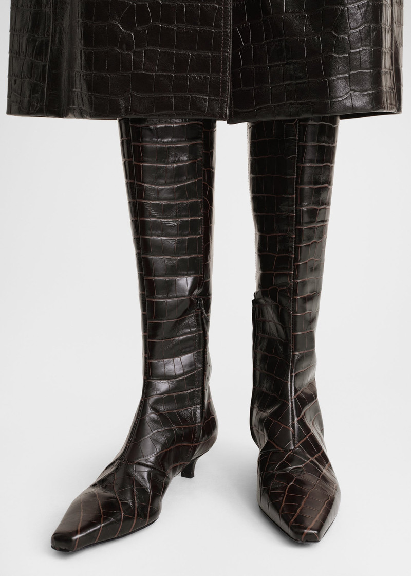 Totême The Slim Knee-High Boot dark brown croco outlook