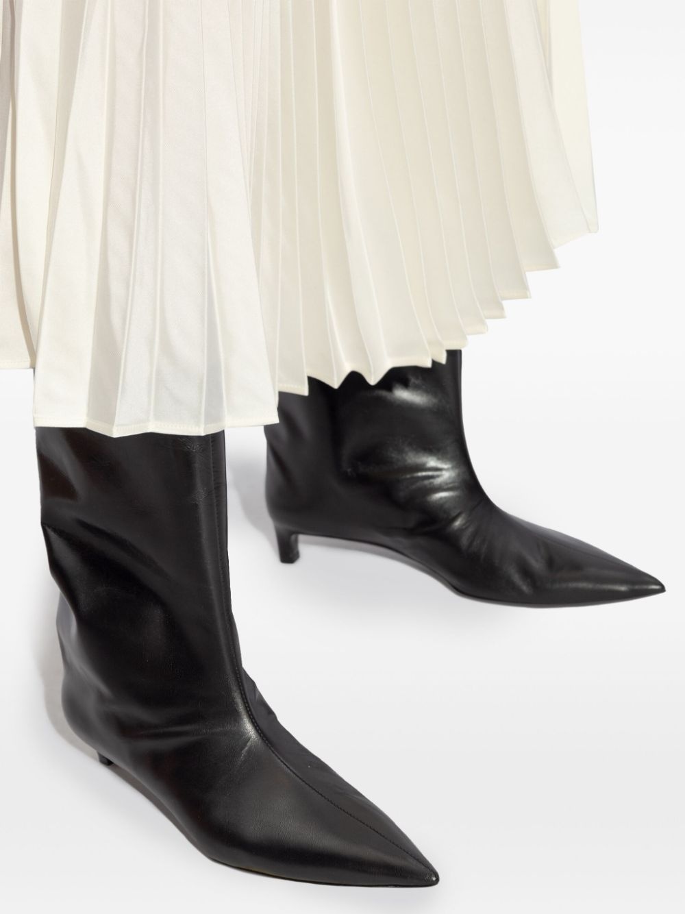 pointed-toe leather boots - 6
