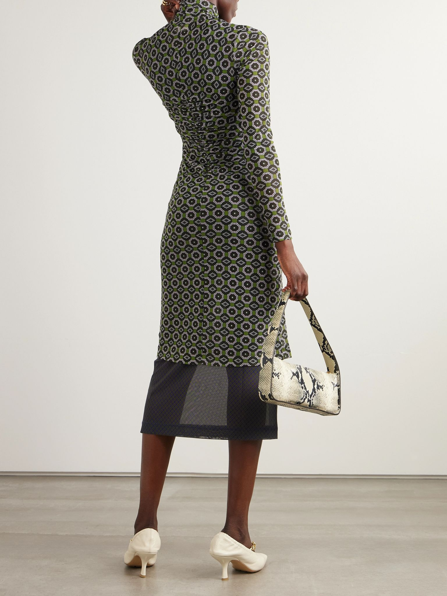 Layered printed mesh turtleneck midi dress Gray green - 3