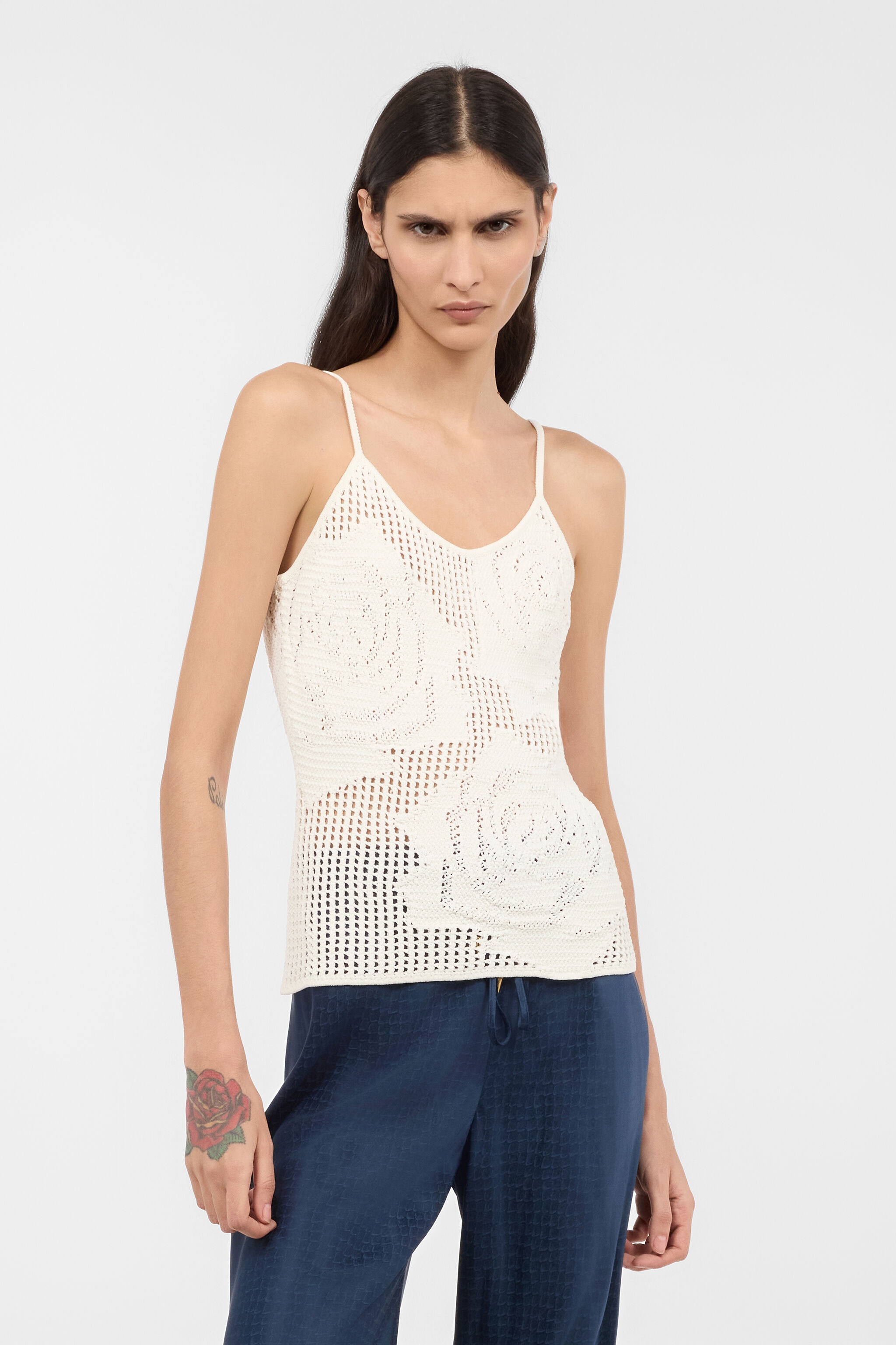 Openwork Top With Roses - 3