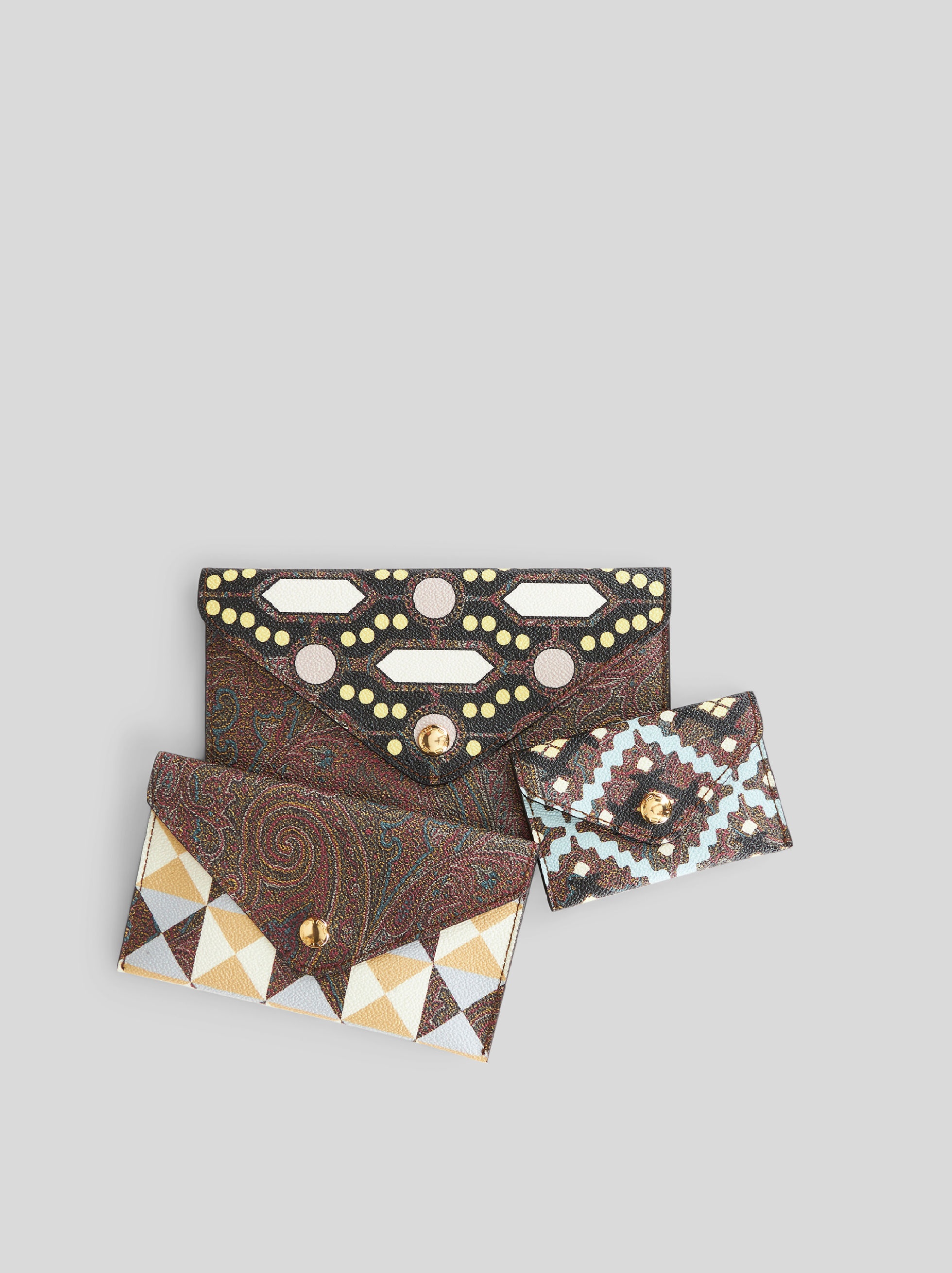 SET OF THREE POUCHES WITH GEOMETRIC DESIGNS - 1