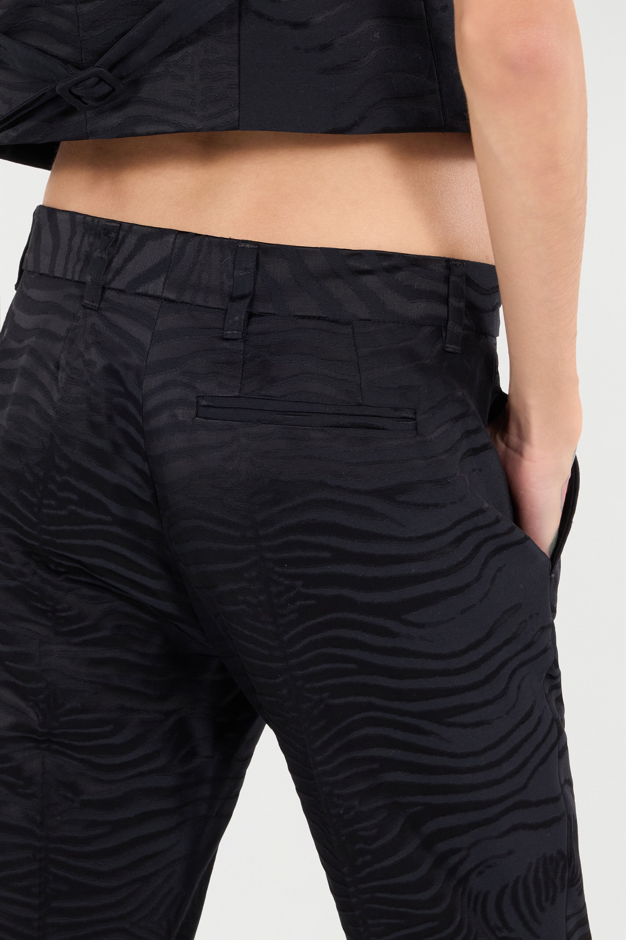 Pants With Solid-Color Tiger Skin Pattern - 7