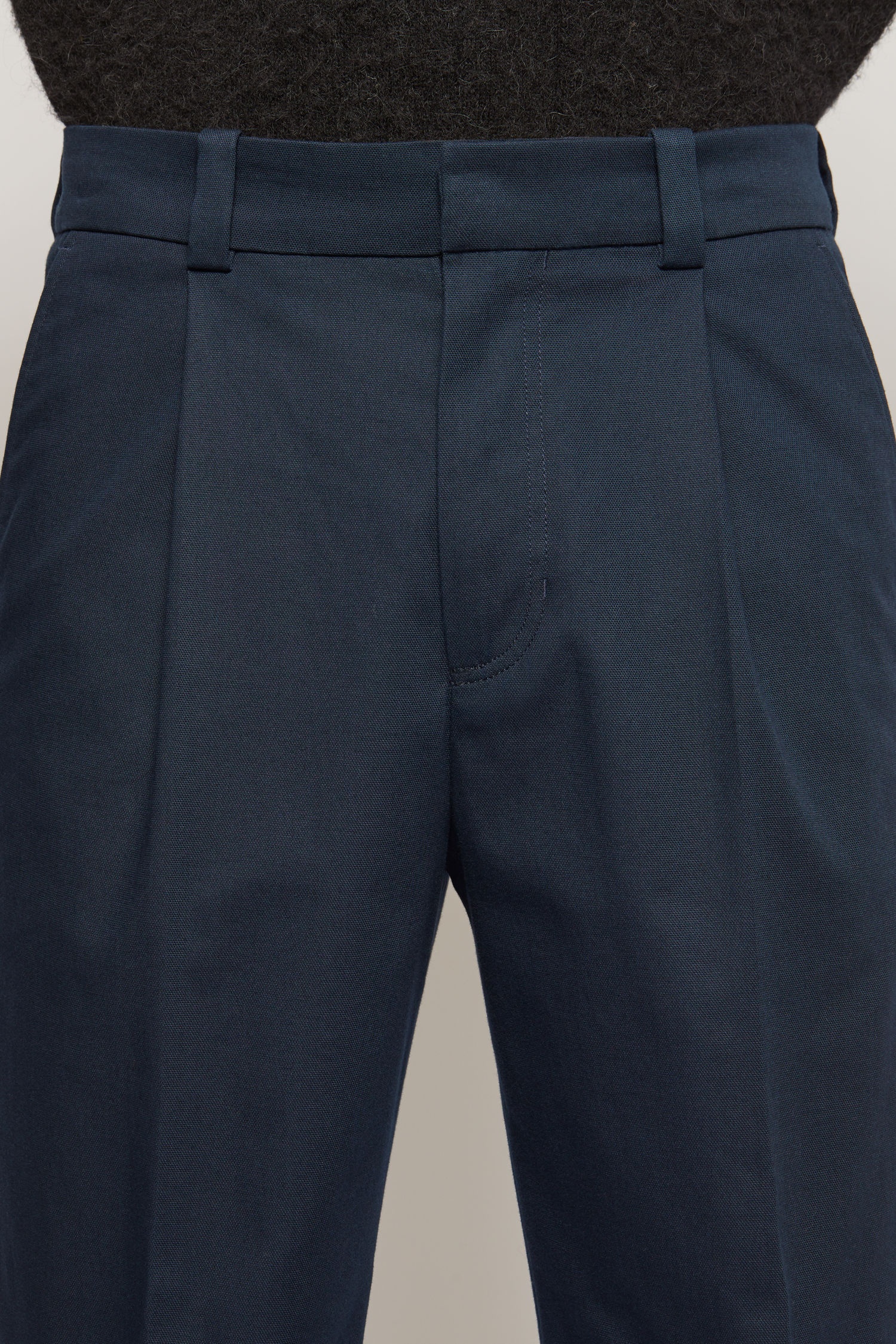 Cropped tapered-fit trousers navy blue - 6