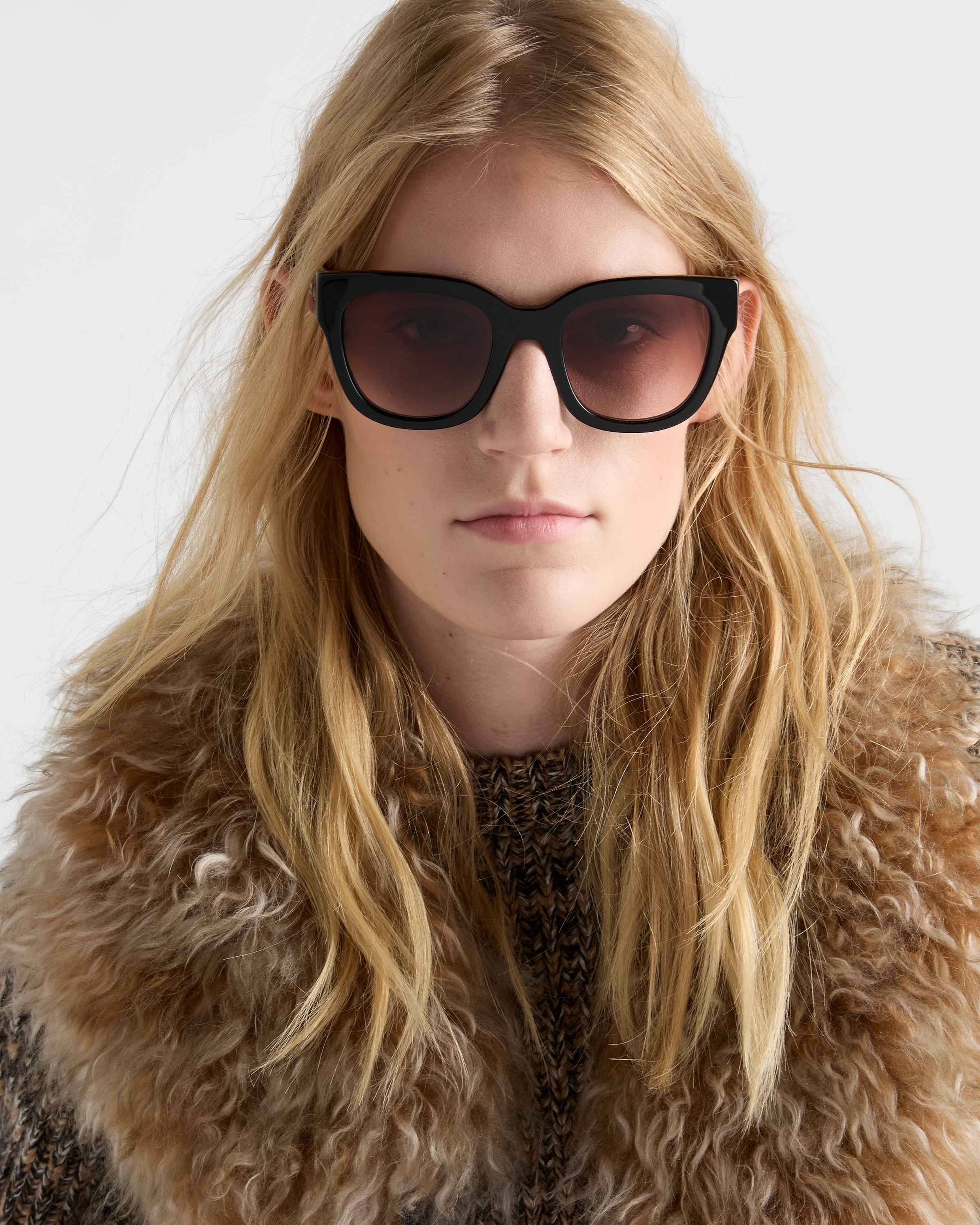 Sunglasses with Prada logo - 6