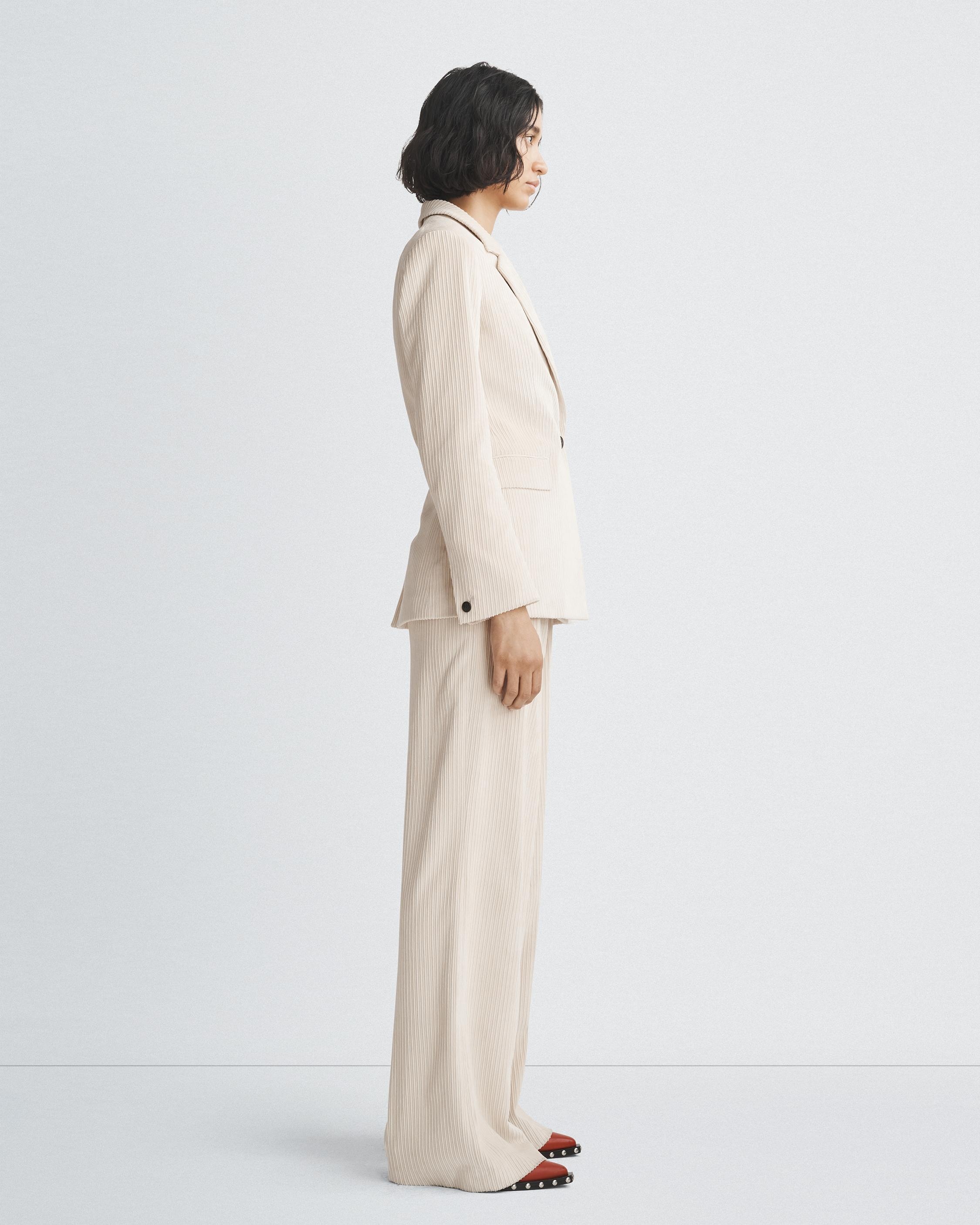 Tessa Corduroy Blazer
Tailored Fit - 4