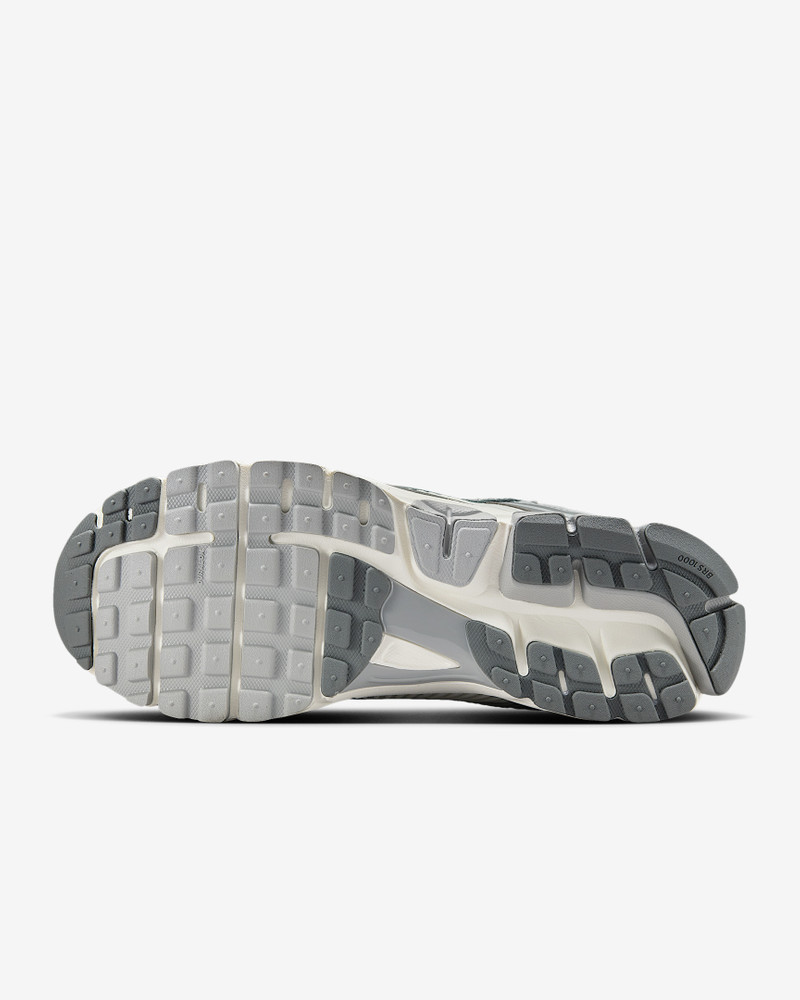 Nike Nike Zoom Vomero 5 Men's Shoes outlook