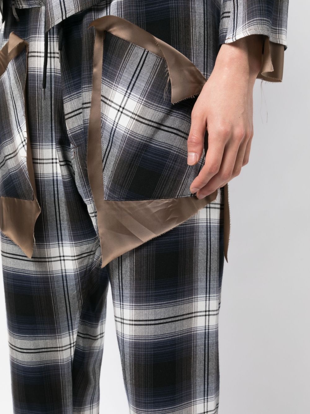 check-print asymmetric trousers - 5