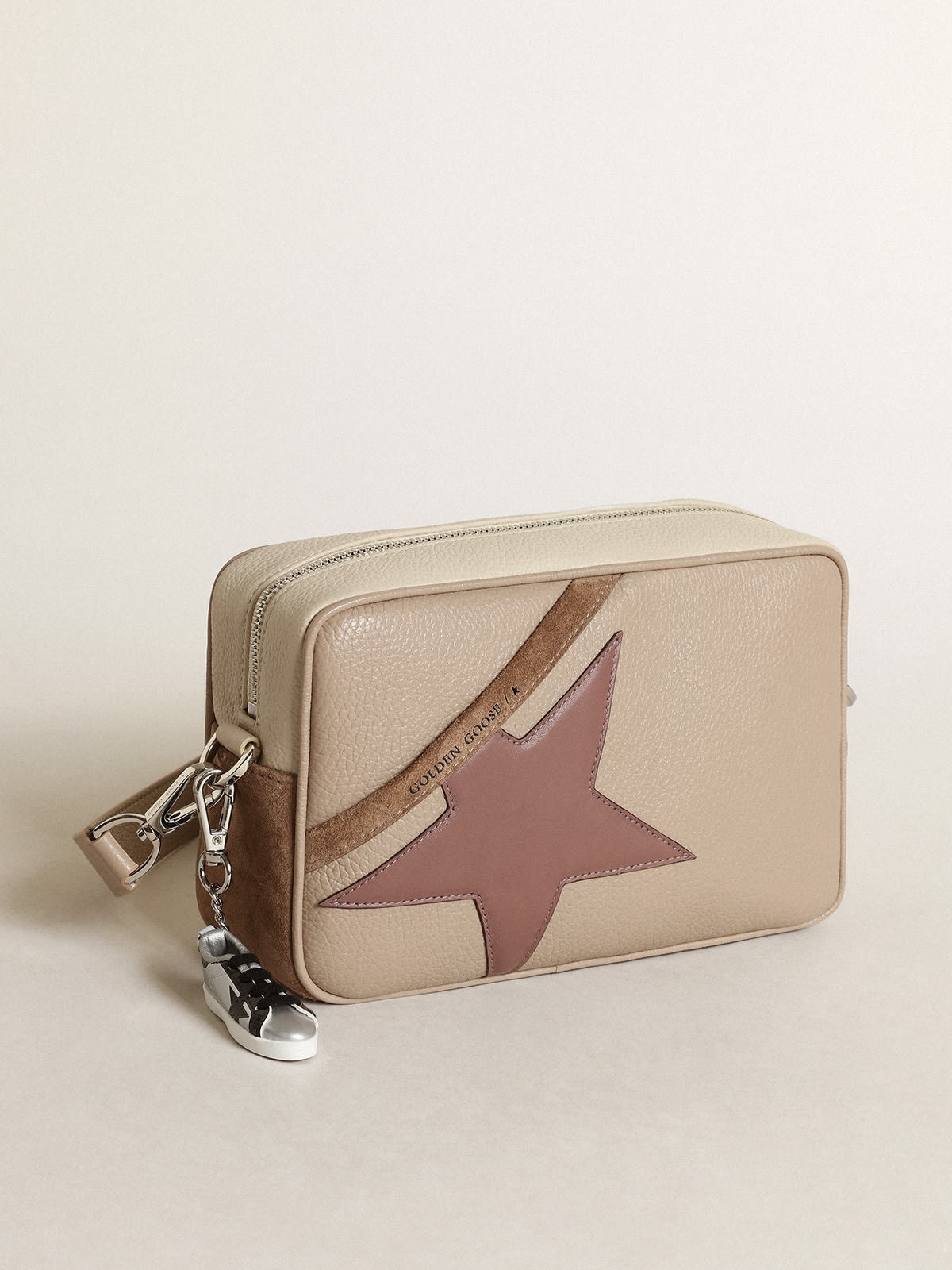 Large Star Bag in off-white hammered leather and cappuccino-colored suede with purple leather star - 4