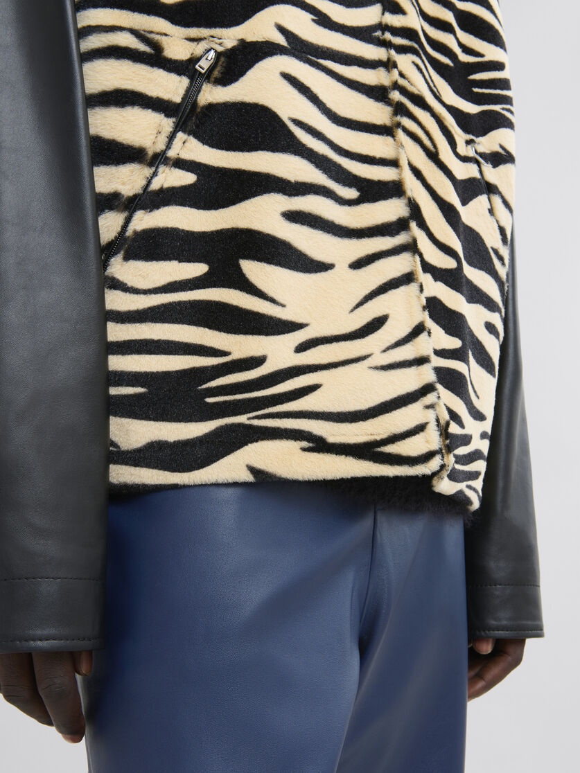 BLACK LEATHER AND TIGER PRINT SHEARLING JACKET - 5