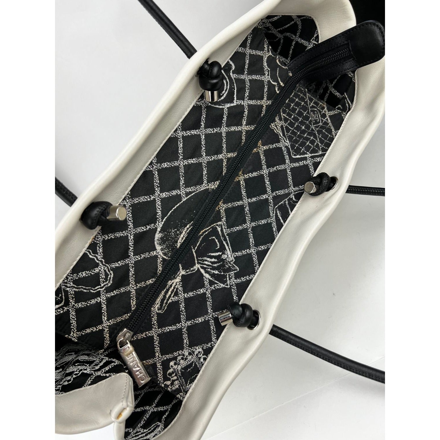 Chanel Essential 31 Rue Cambon Slopping White Leather Tote - 9