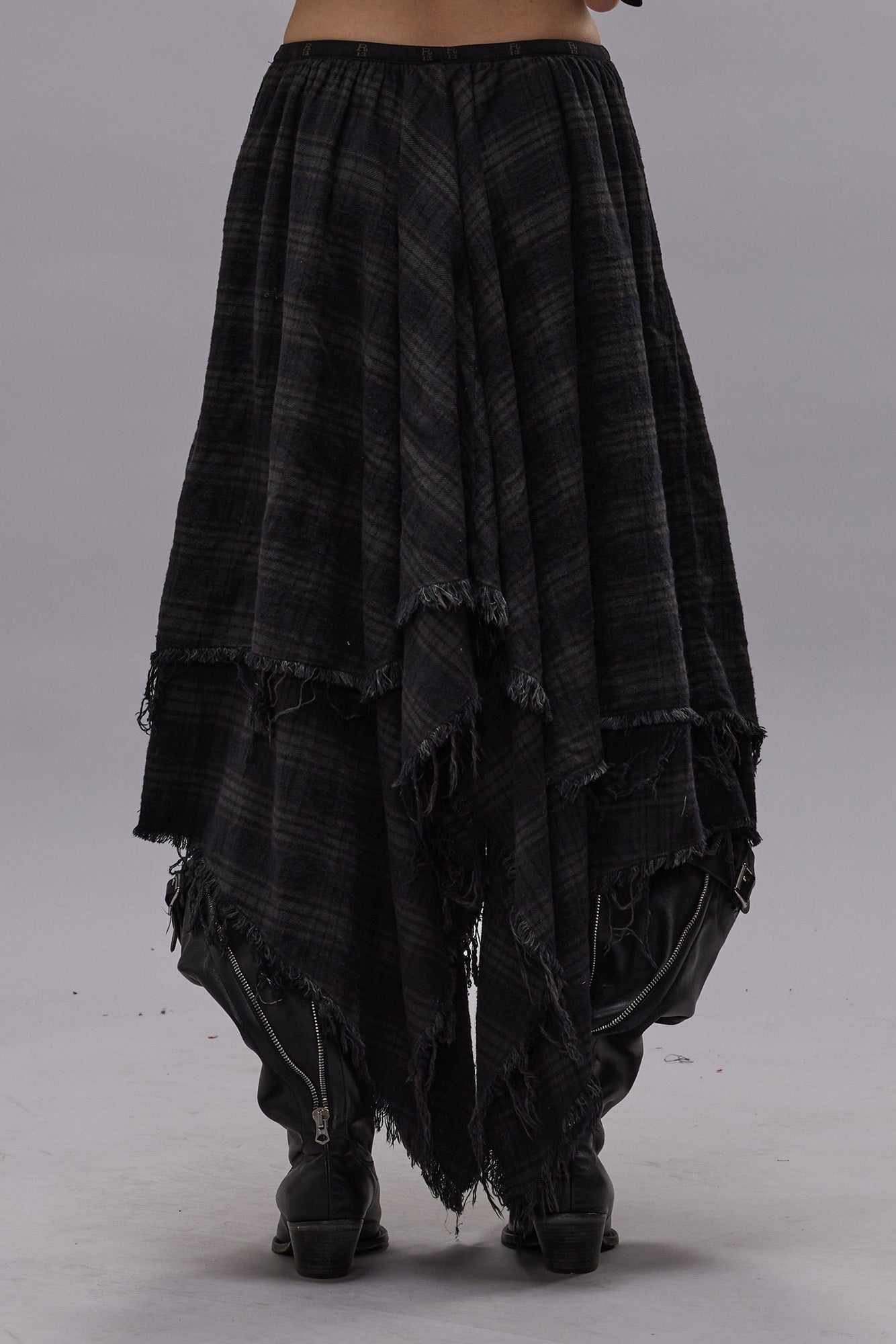 MIDI HANDKERCHIEF SKIRT - OVERDYED BLACK PLAID - R13 - 8