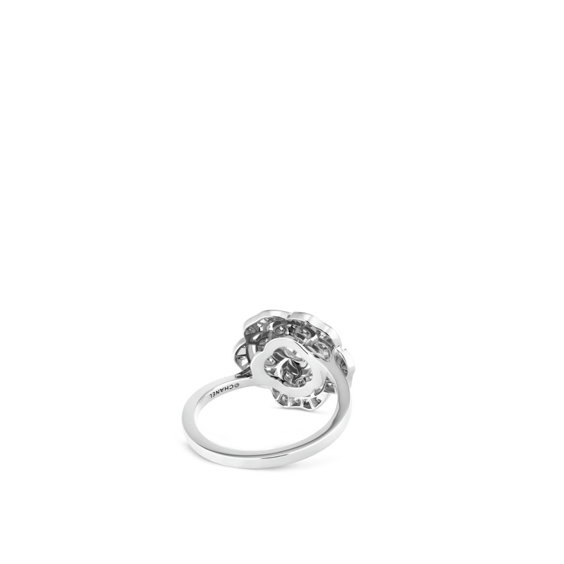 CHANEL Bouton de Camélia ring outlook