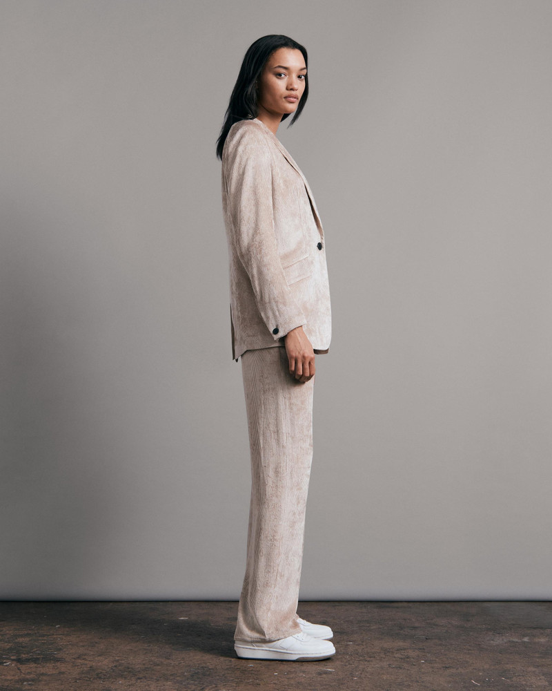 Margot Corduroy Blazer
Classic Fit Blazer 4