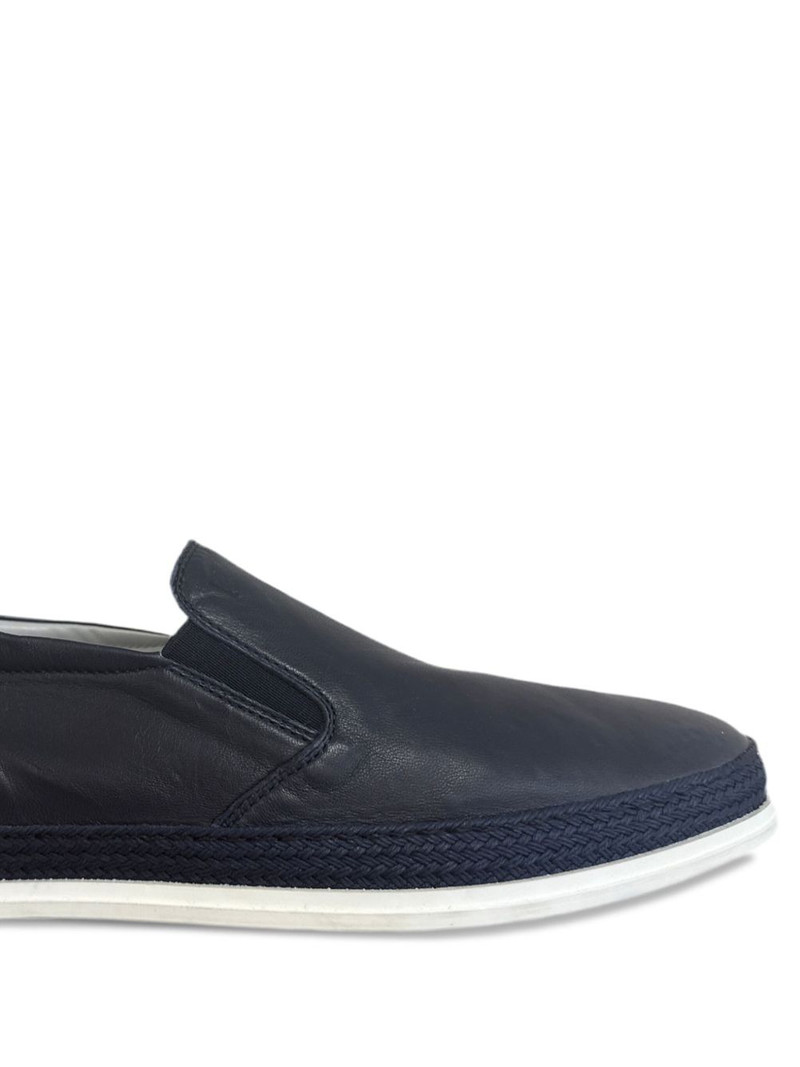 Tod's slip-on leather loafers outlook