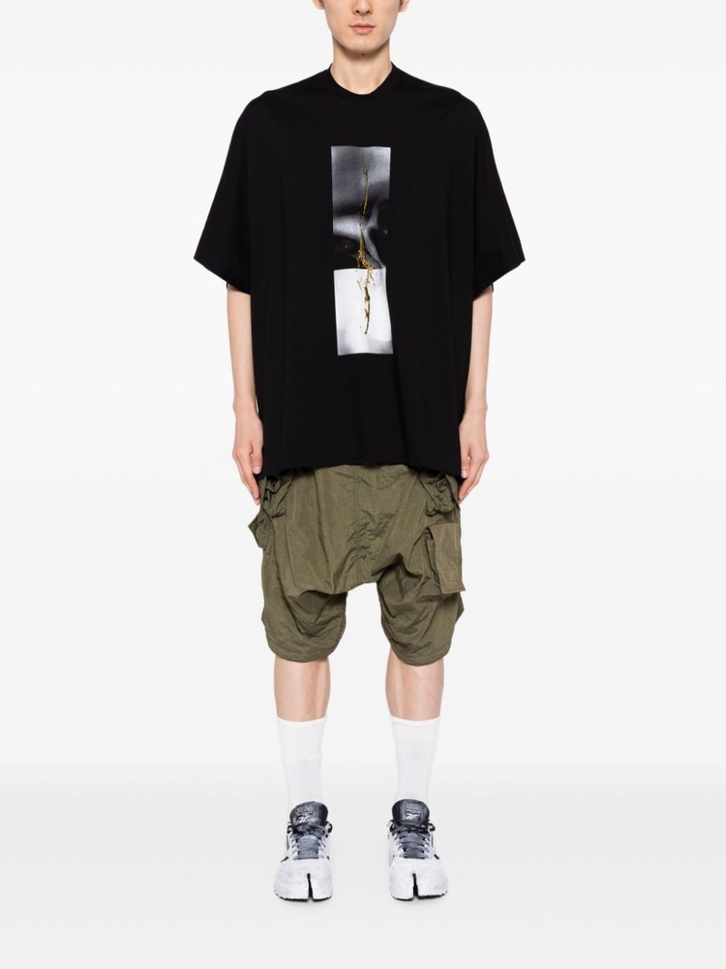Julius mid-rise drop-crotch cargo shorts outlook