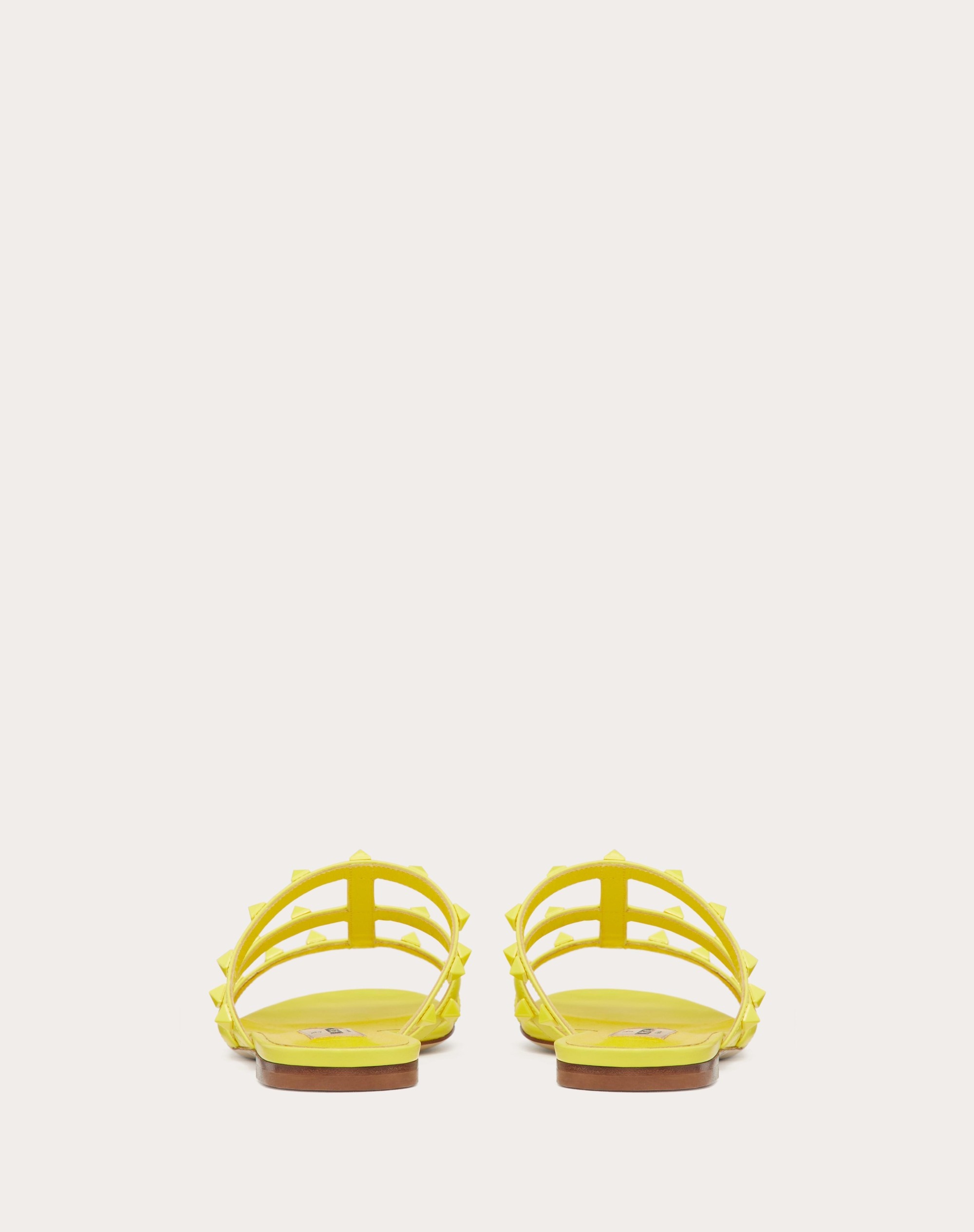 ROCKSTUD SLIDER SANDAL IN CALFSKIN WITH TONE-ON-TONE STUDS - 3
