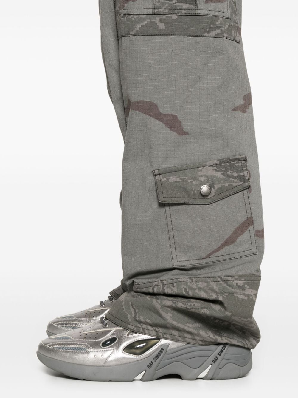Regenerated Camo cargo trousers - 5