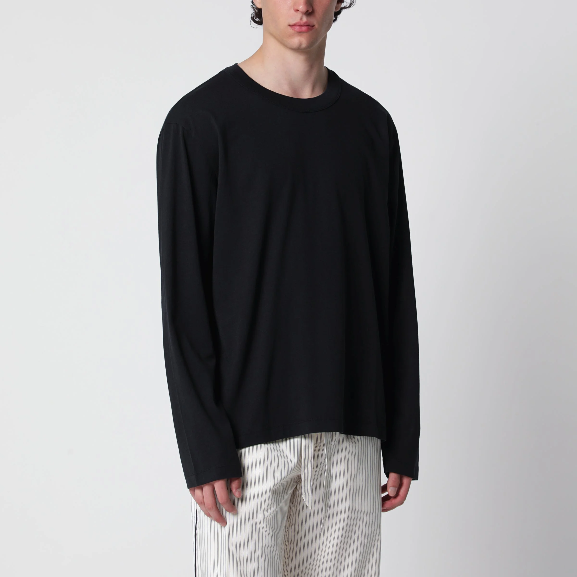 Black long-sleeve T-shirt - 1
