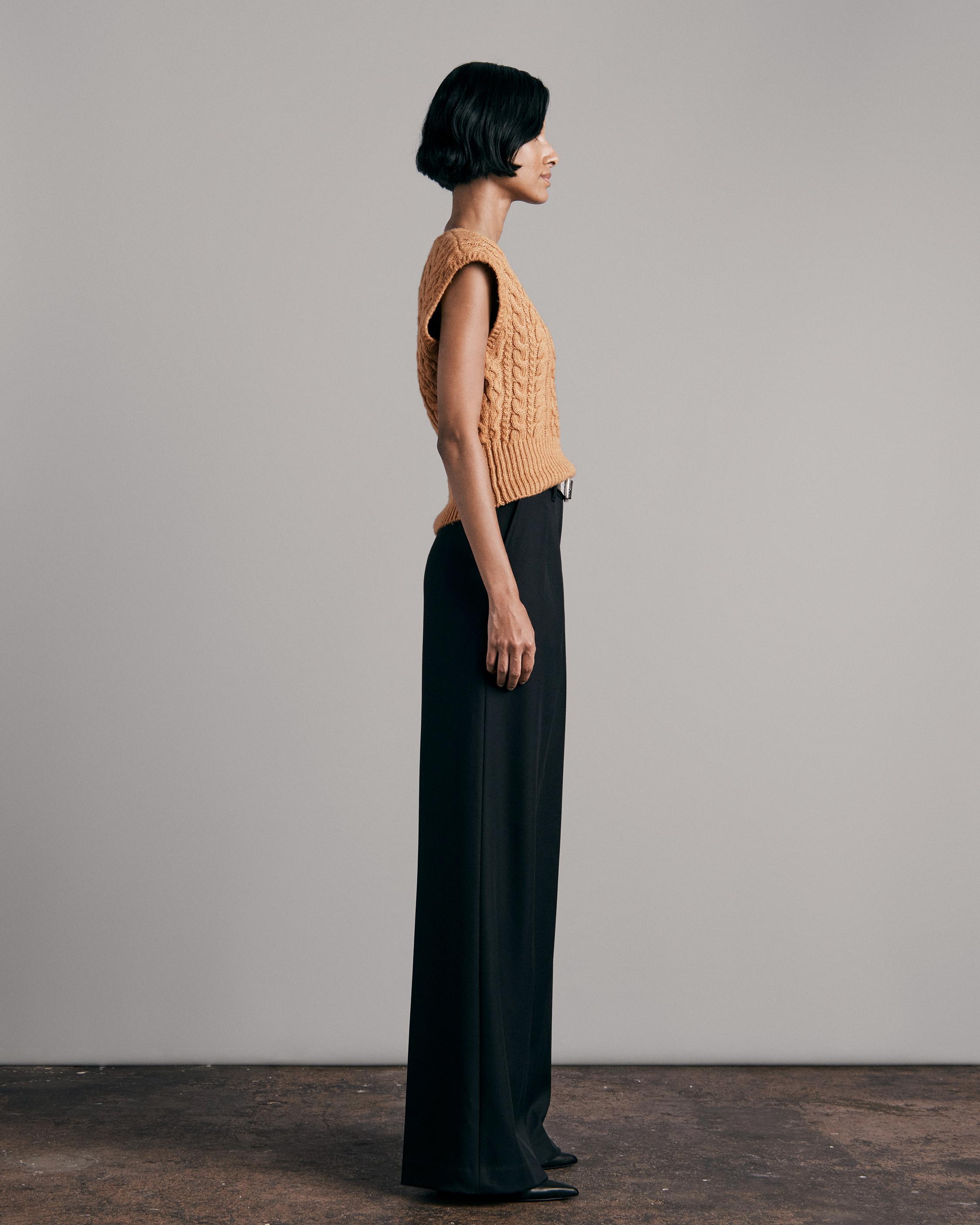 Elizabeth Wool Cable Vest
Cropped Fit Vest - 4