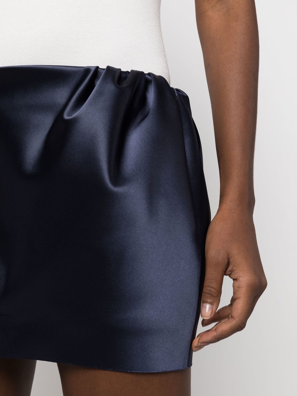 low-rise satin mini skirt - 5