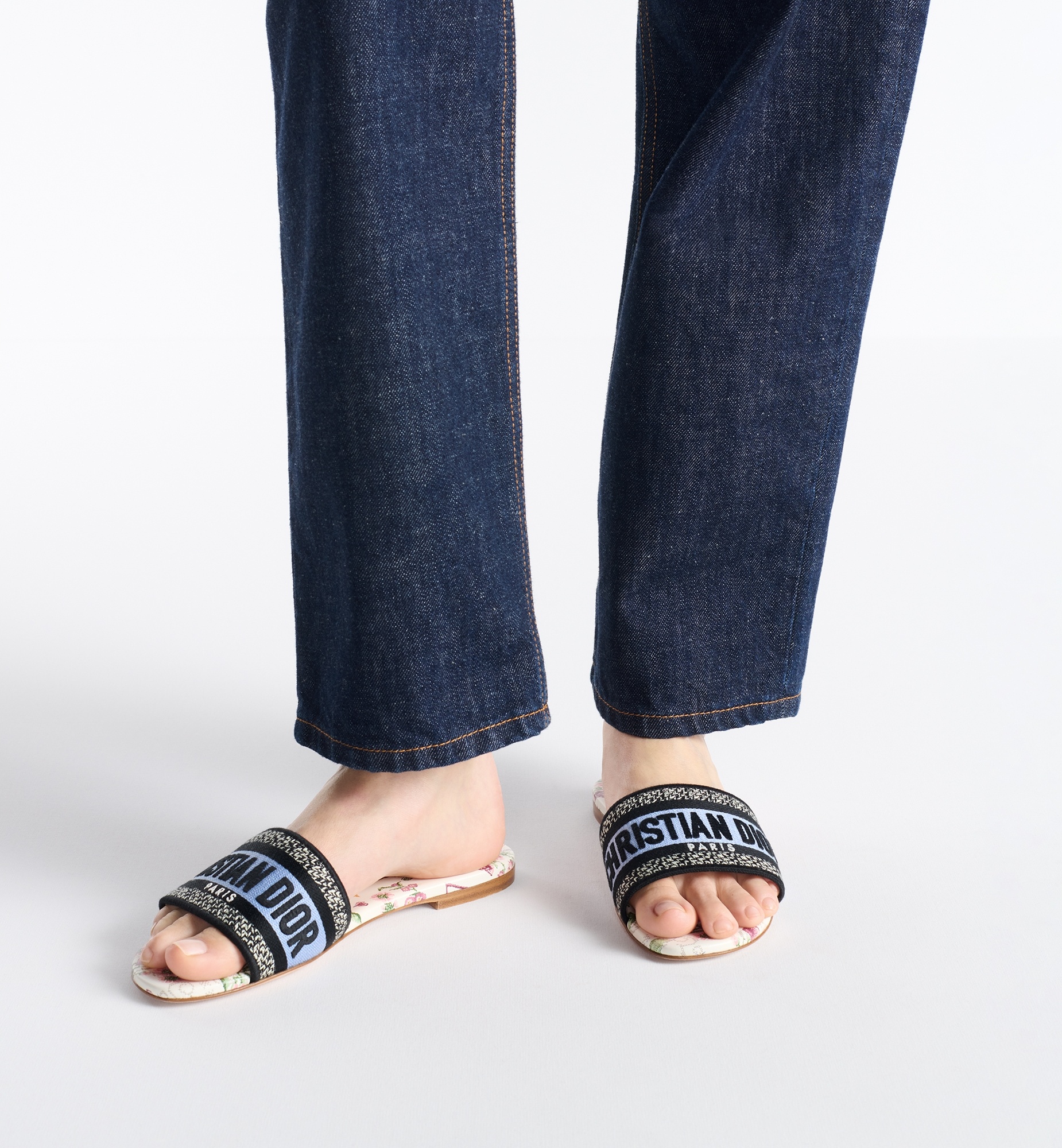 Dioramour Dway Slide - 2