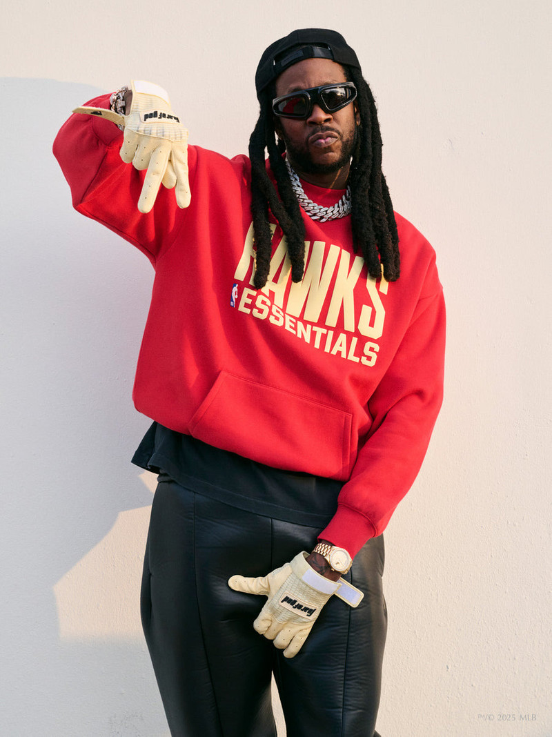ESSENTIALS Essentials Hawks Crewneck outlook