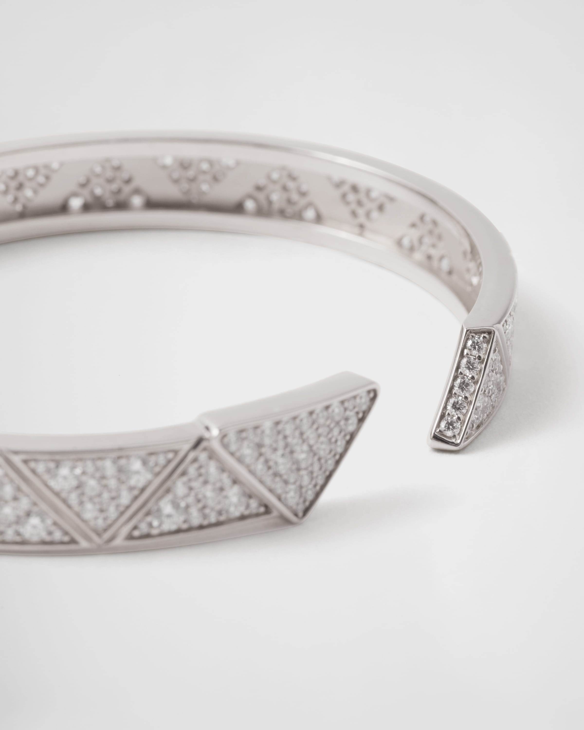Eternal Gold bangle bracelet in white gold with pavé diamonds - 3