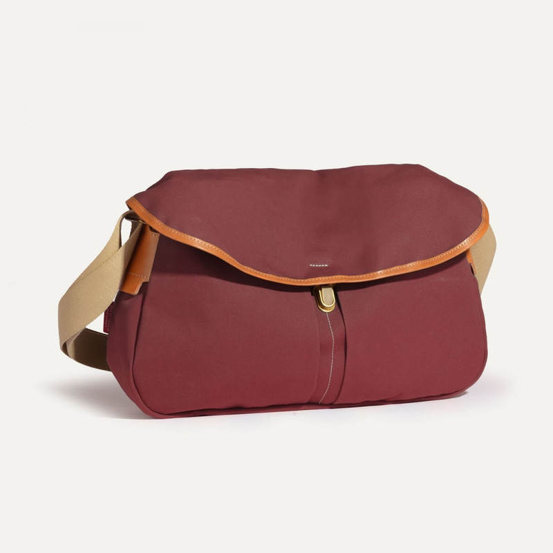 Bleu de Chauffe LÉON MESSENGER BAG  -  CARDINAL RED outlook
