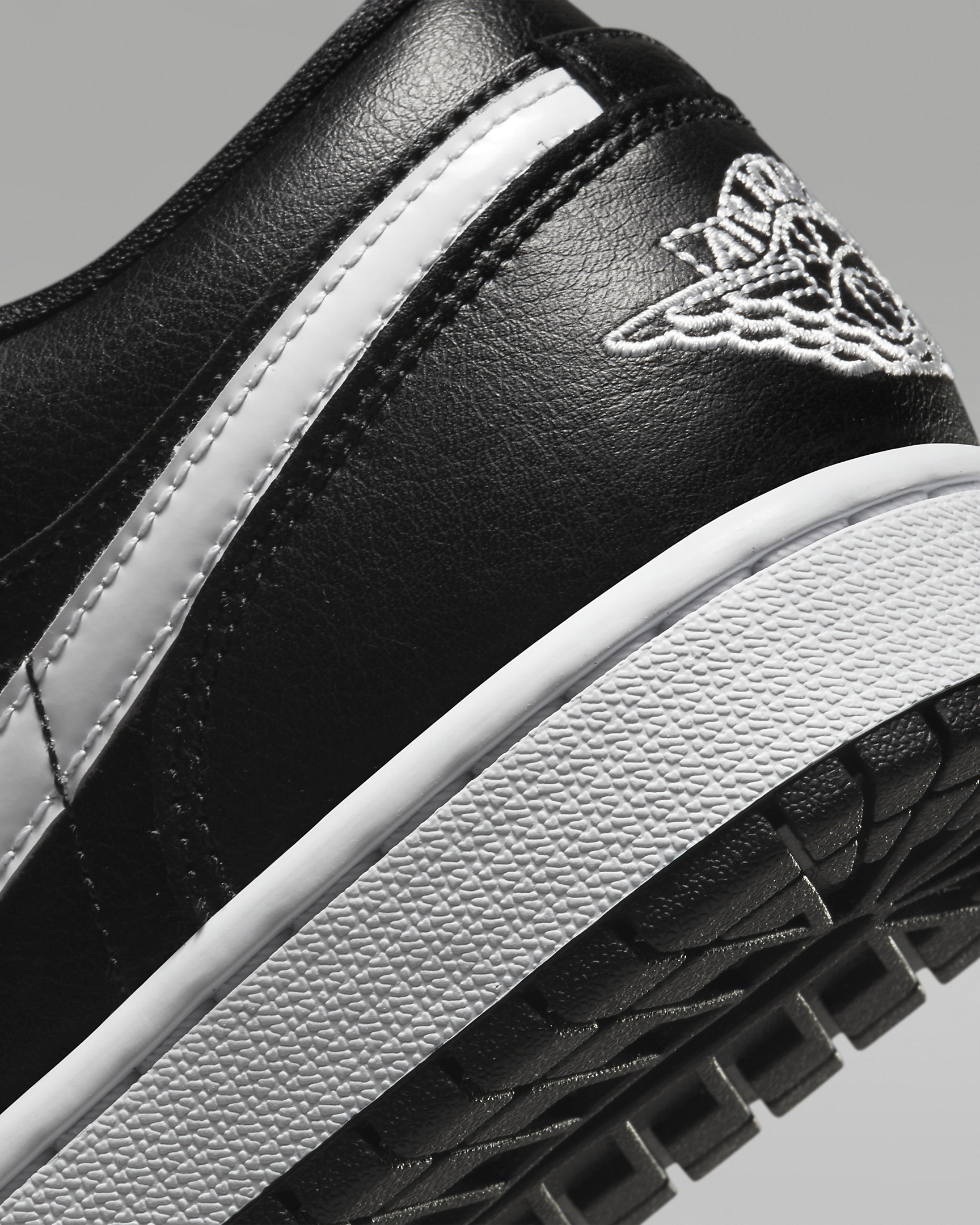 Air Jordan 1 Low Women's Shoes - 8