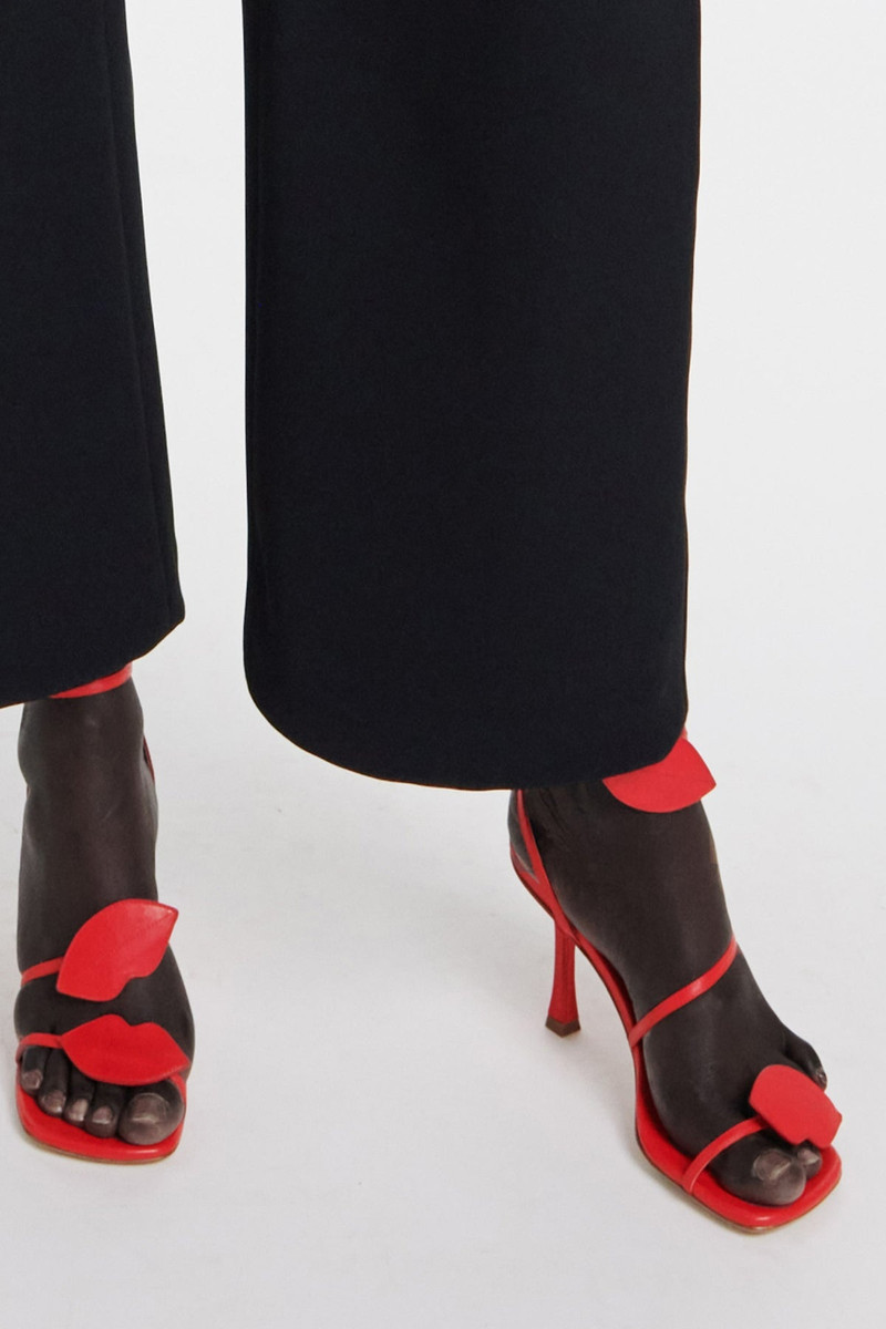 BETA KISS ROUND TOE SANDAL WITH LIP RED 8