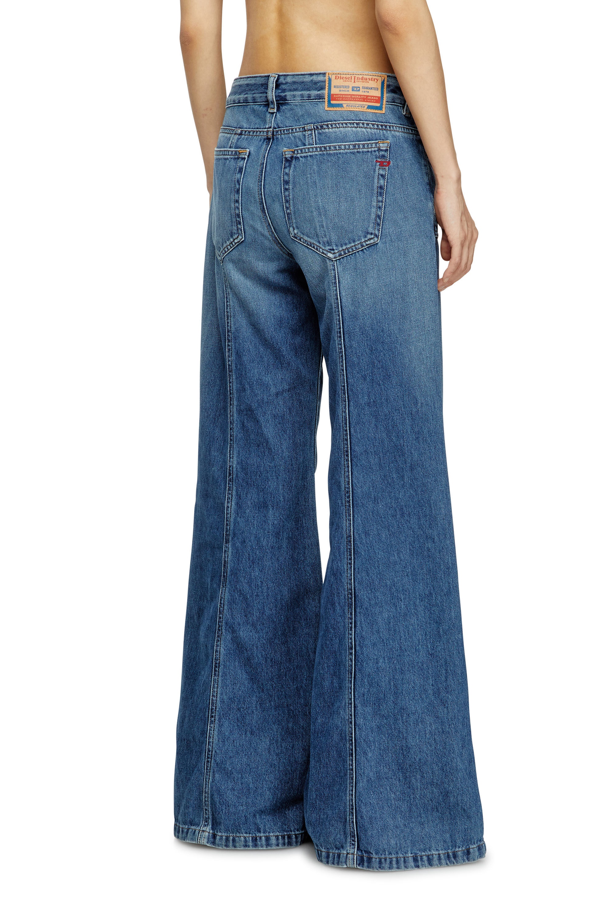 FLARE JEANS D-AKII 09M56 - 4