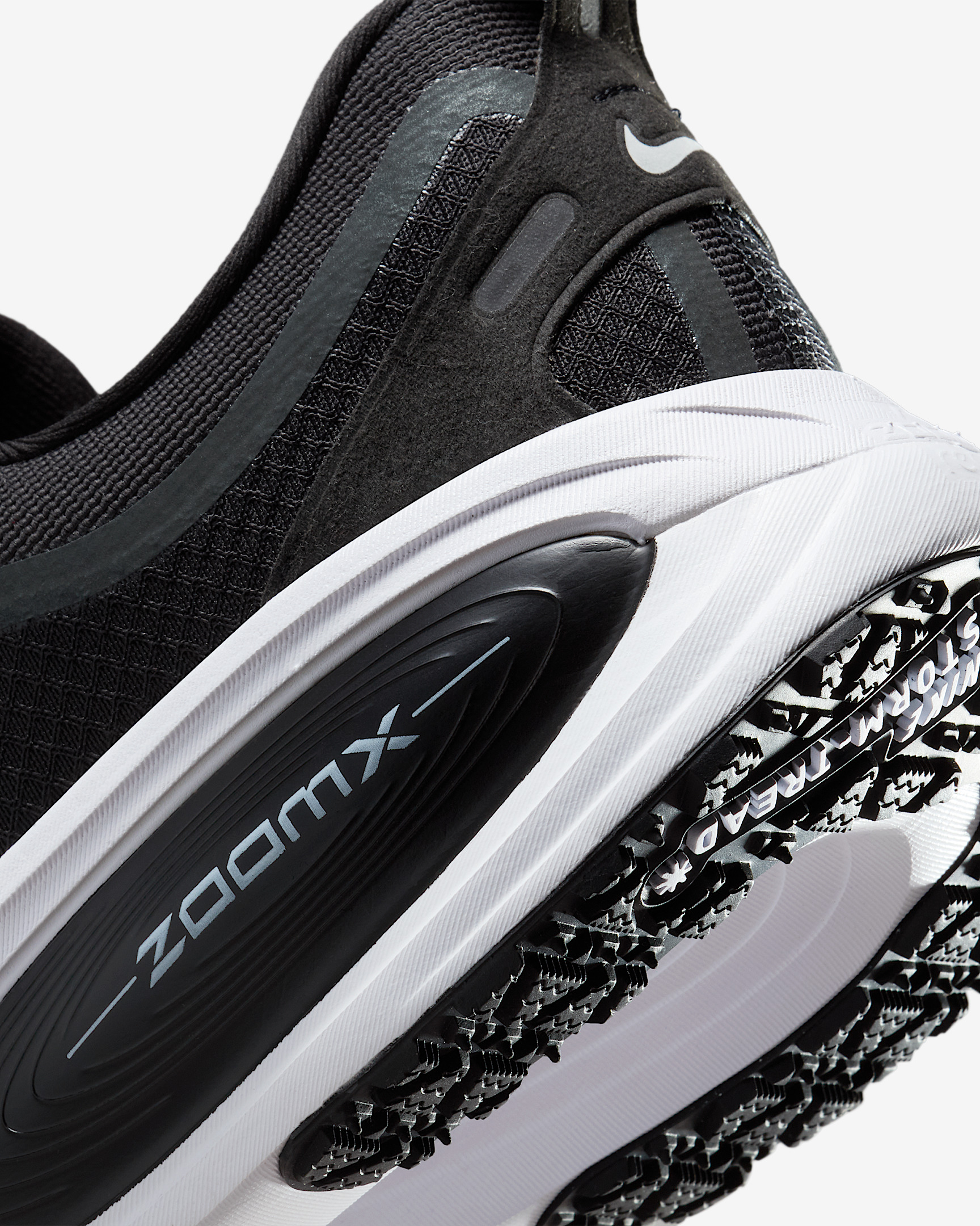 Nike Vomero 18 GORE-TEX Men's Waterproof Road Running Shoes with Reflective Accents - 8