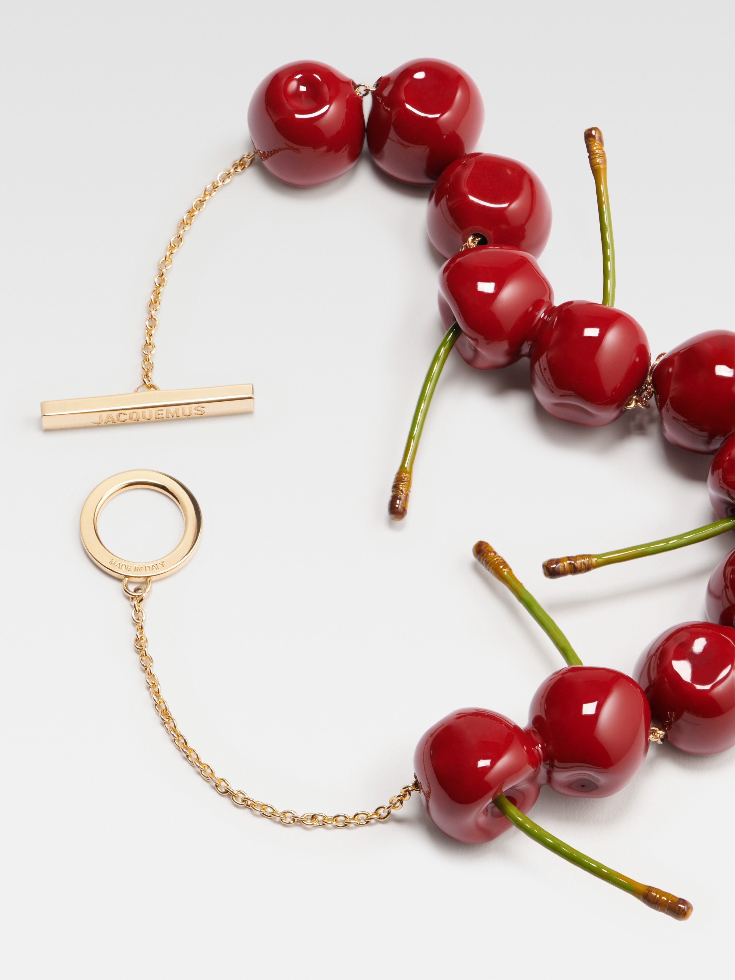 Le collier cerise - 2