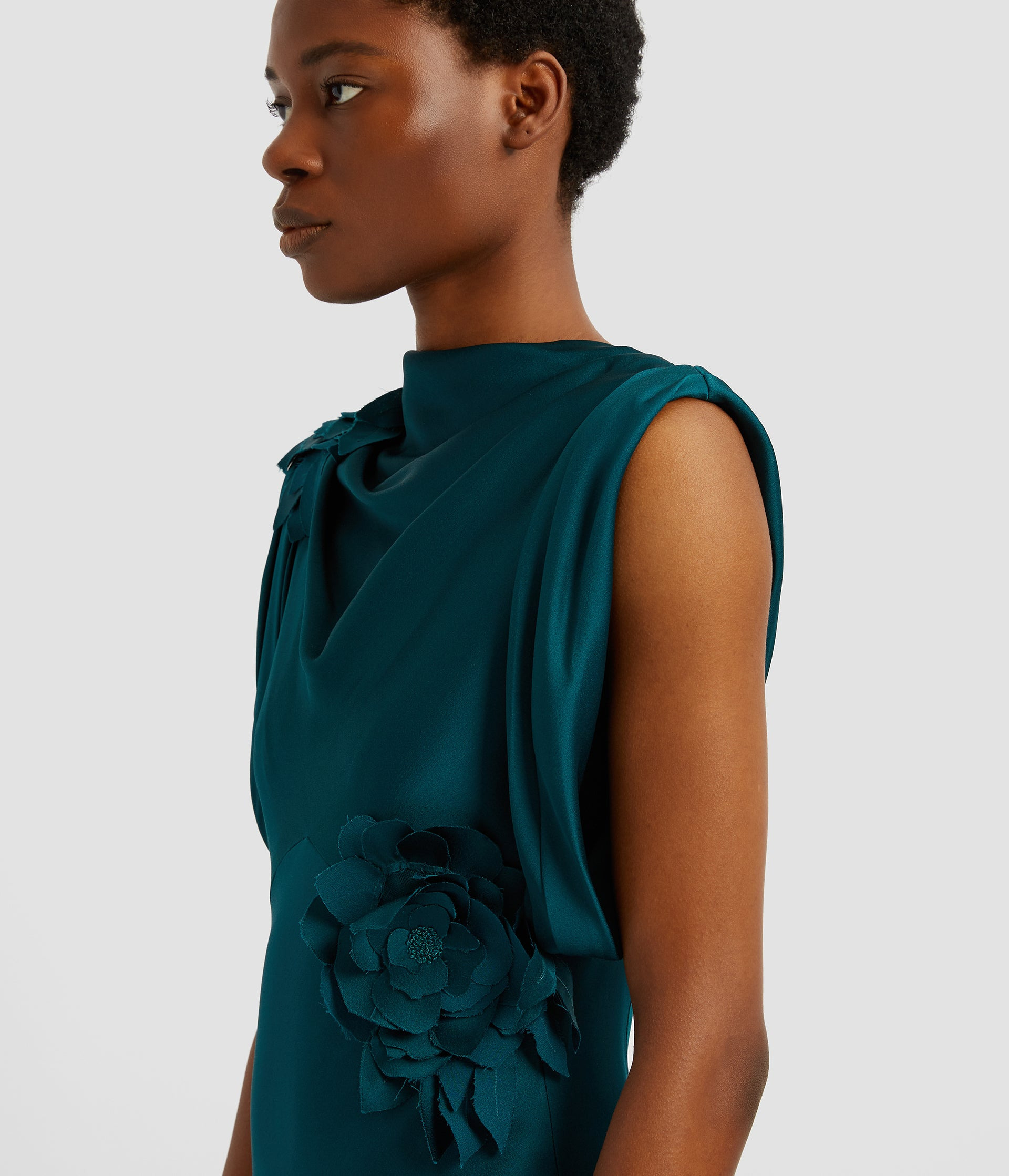 SLEEVELESS GOWN - 5