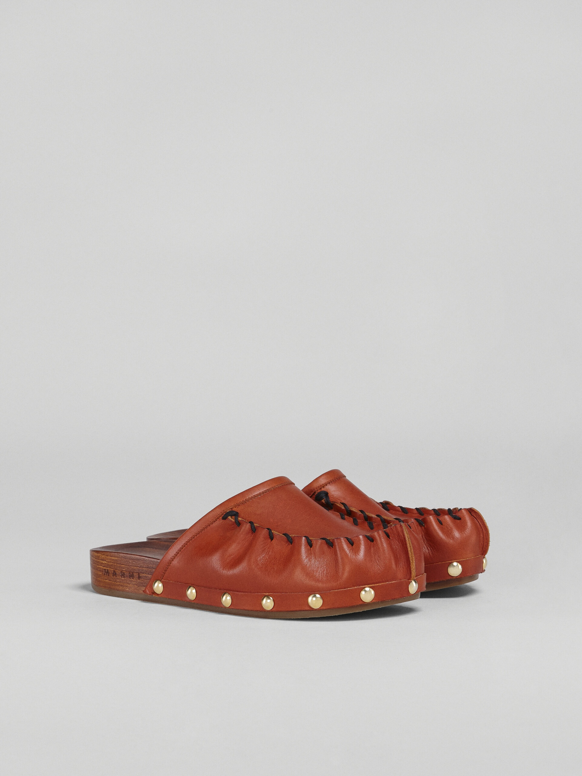 VEGETABLE-TANNED LEATHER AND WOOD CLOG - 2