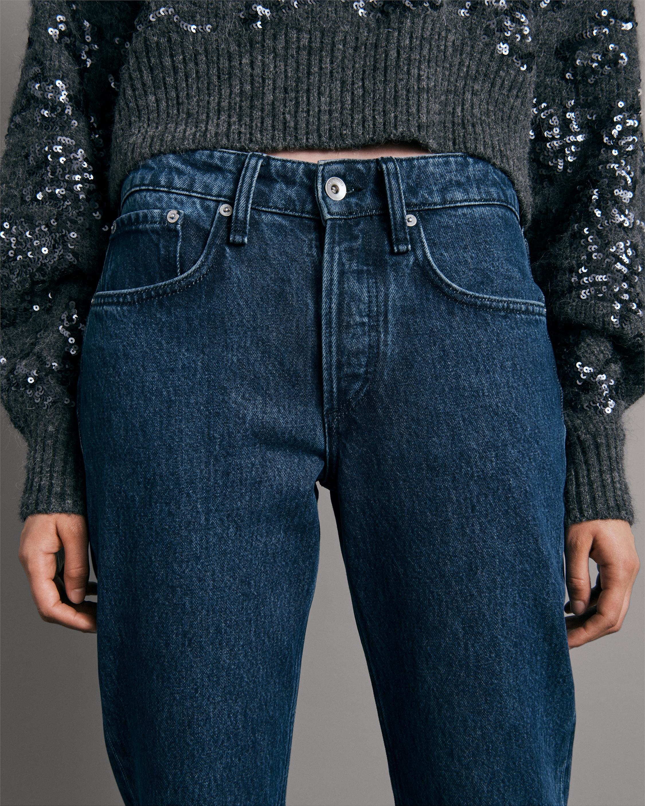 Rosa Boyfriend - Gates
Mid-Rise Rigid Jean - 6