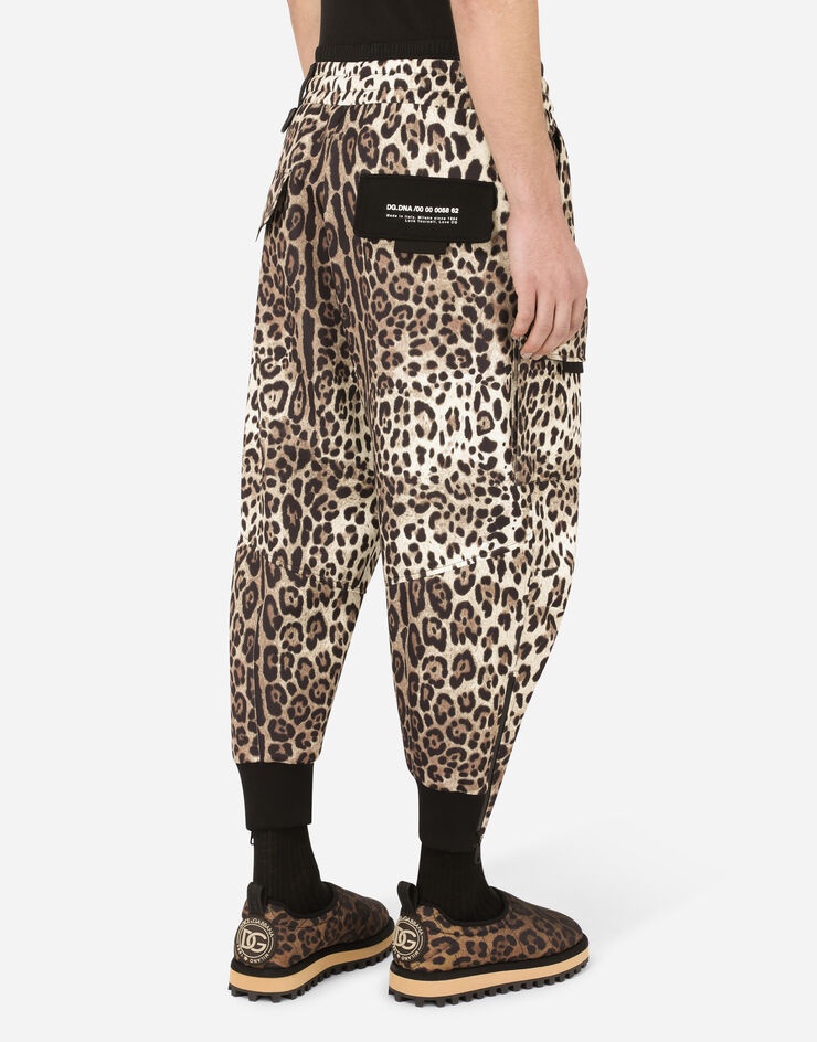 Leopard-print jogging pants with patch embellishment - 5