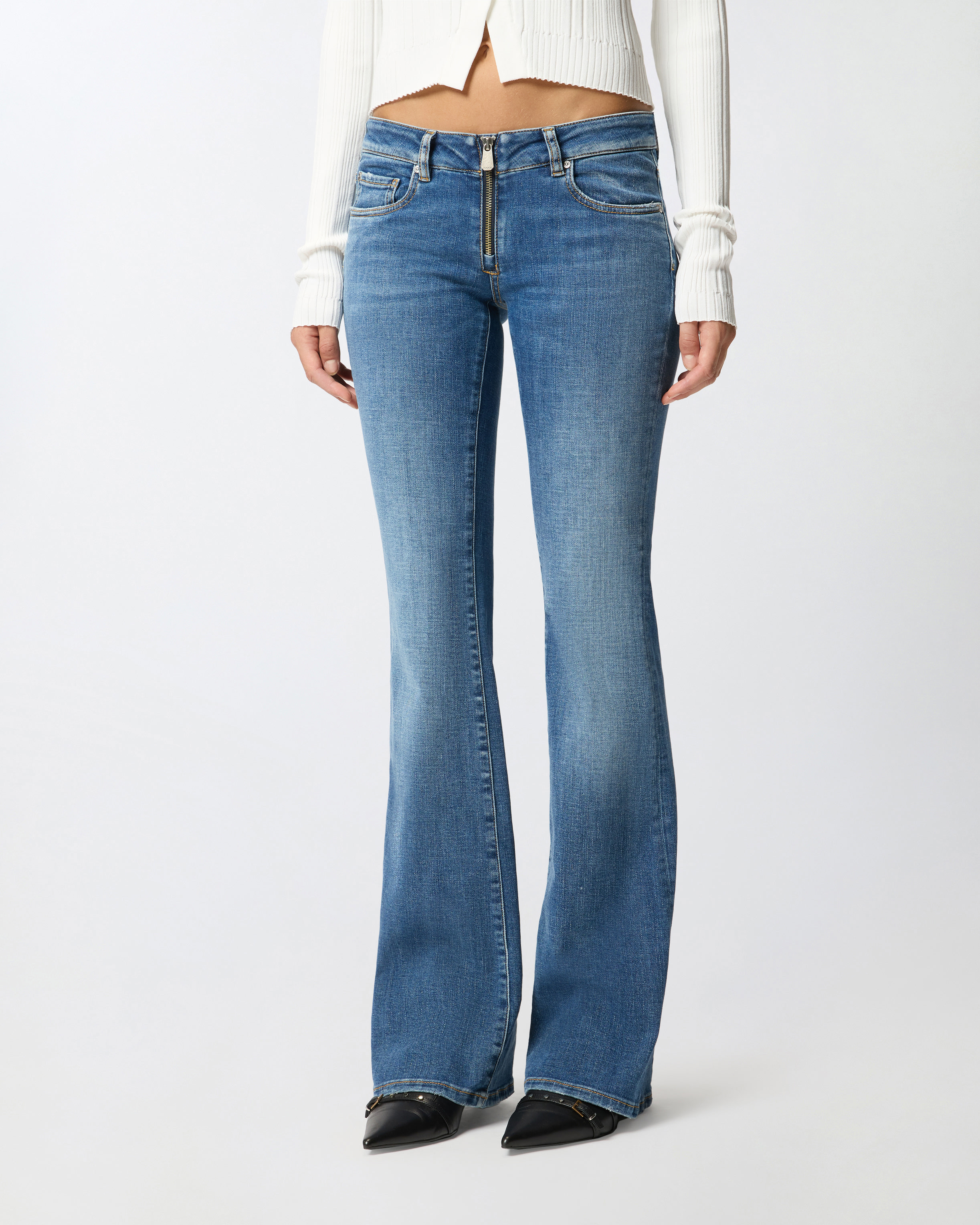 FLARED LOW-RISE JEANS - 3