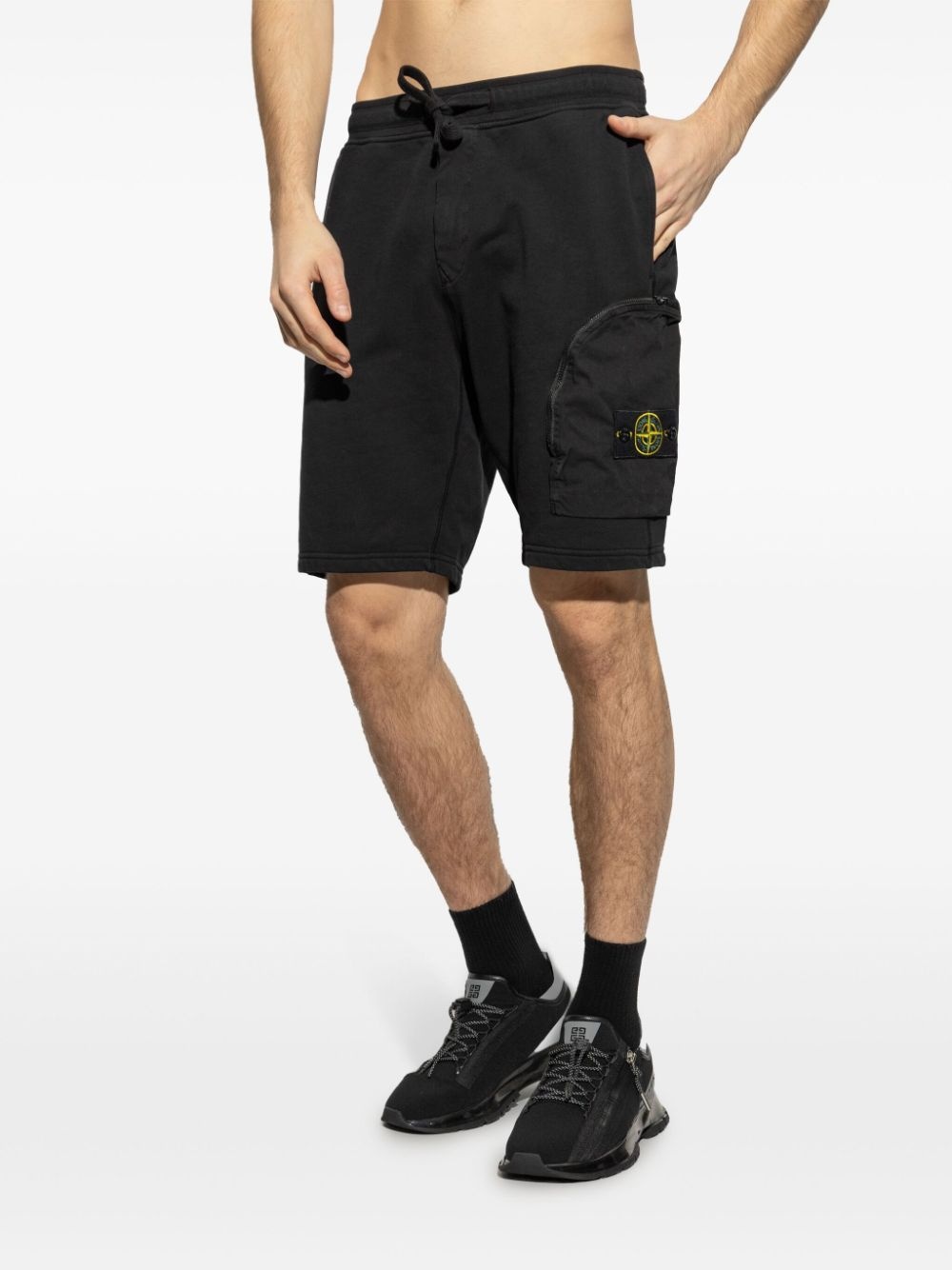 logo patch cargo shorts - 3