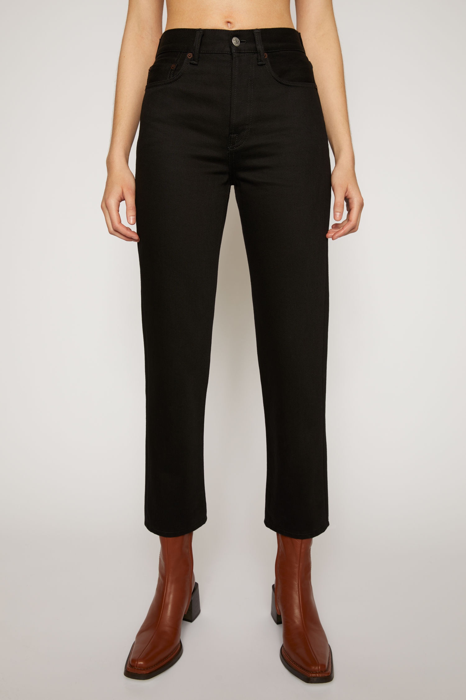 Cropped straight-leg jeans stay black - 2