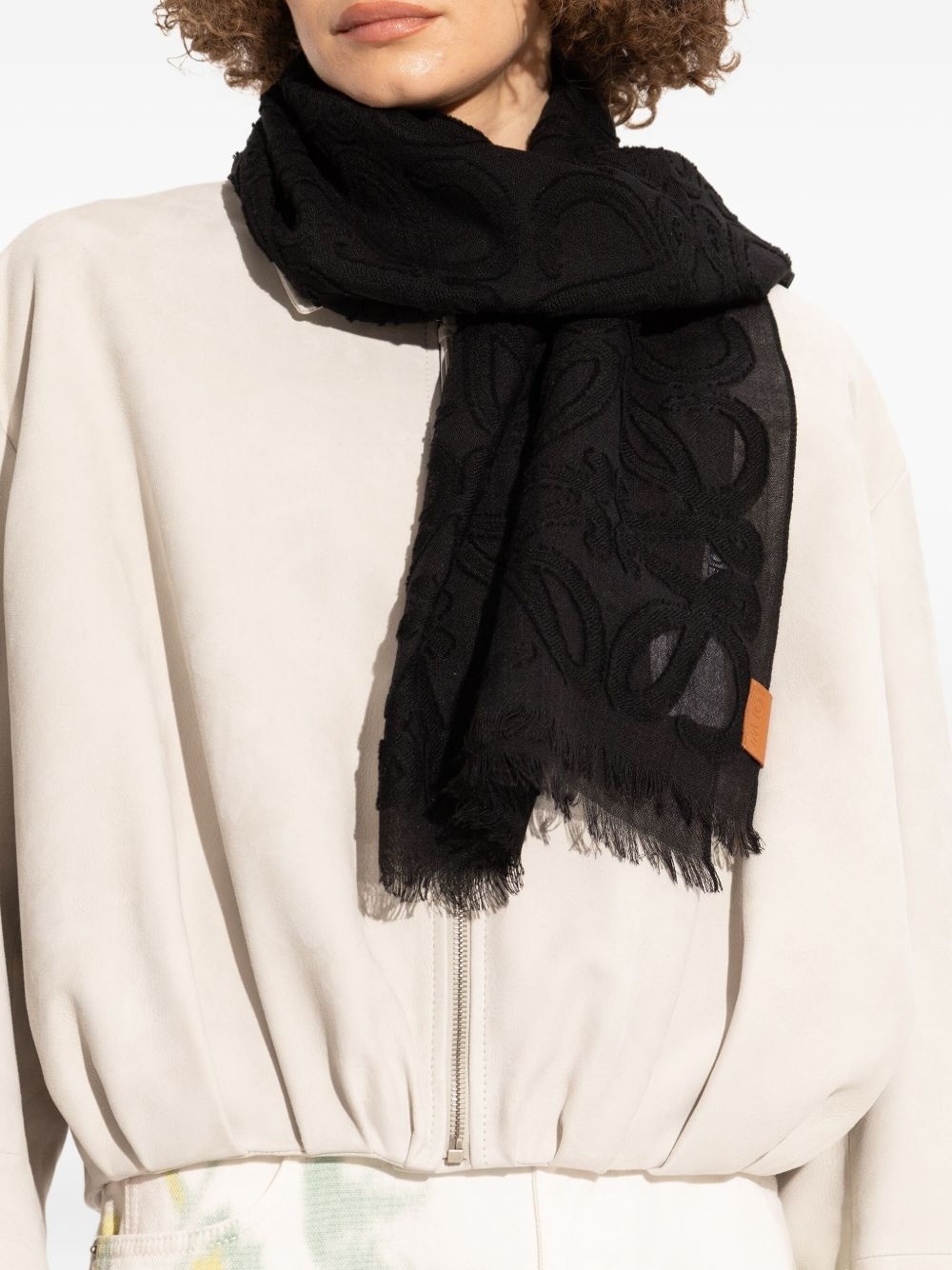Anagram-pattern wool scarf - 4