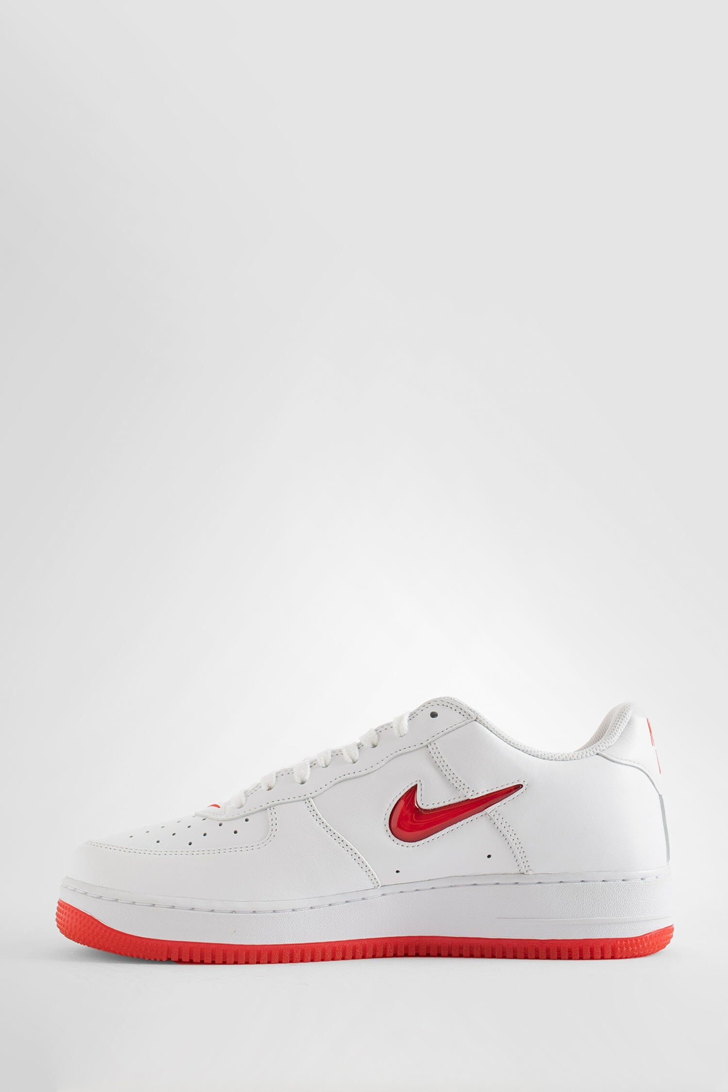 NIKE UNISEX WHITE SNEAKERS - 4