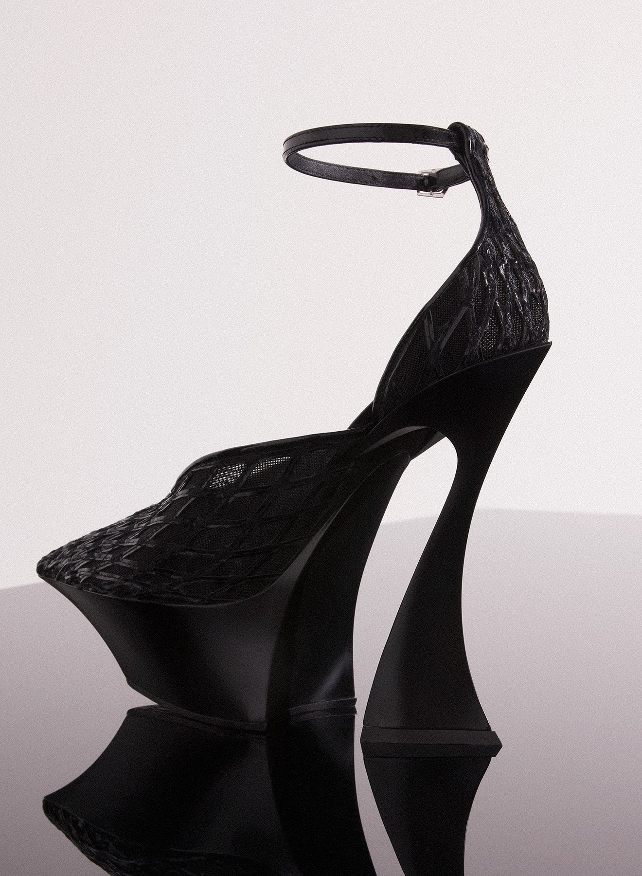 black embroidered platform strappy fang 95 mules - 3