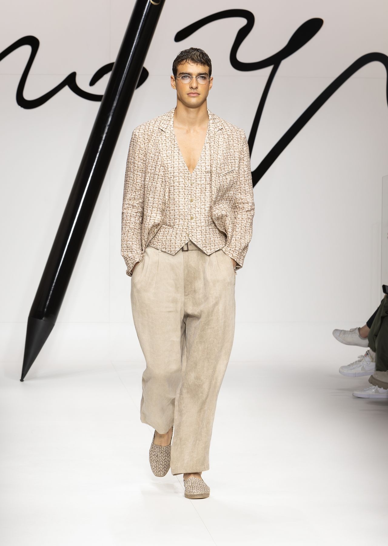 Single-breasted waistcoat in a woven print linen - 6