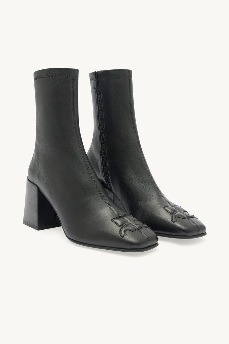 courrèges AC LEATHER ANKLE BOOTS outlook