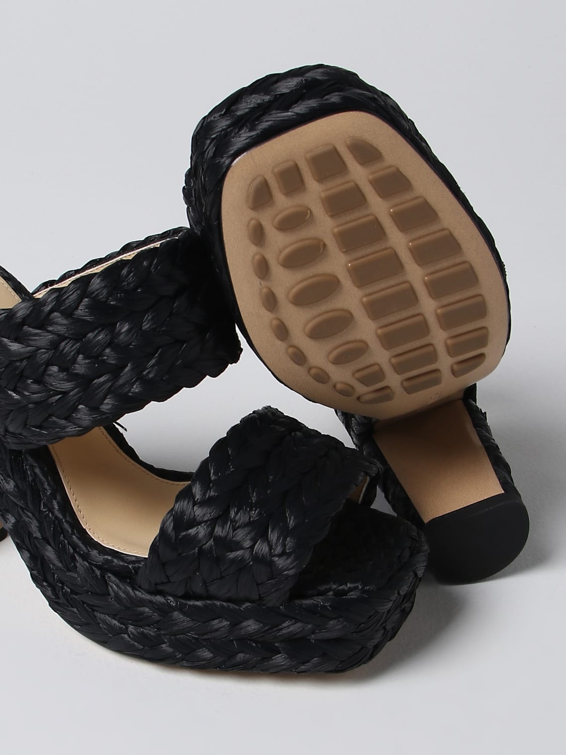 Bottega Veneta sandal in woven raffia - 4