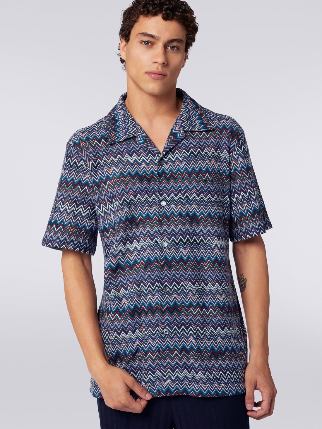 Short-sleeved bowling shirt in zigzag cotton and viscose - 5