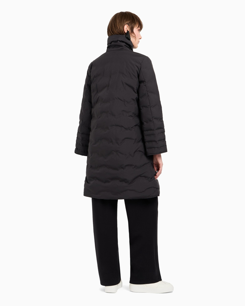 Water-repellent, reversible three-quarter length jacket in wavy quilted nylon 3