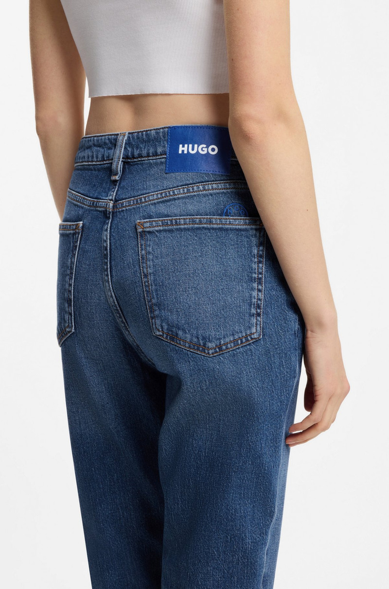 MOM JEANS IN MEDIUM-BLUE STRETCH DENIM 5